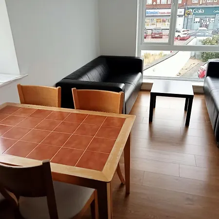 2 Bedroom, 2 Bathroom Apartamento